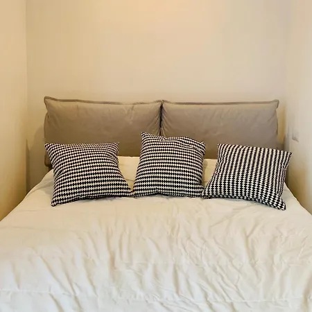 Comfortable In Via Stromboli Апартаменты Милан